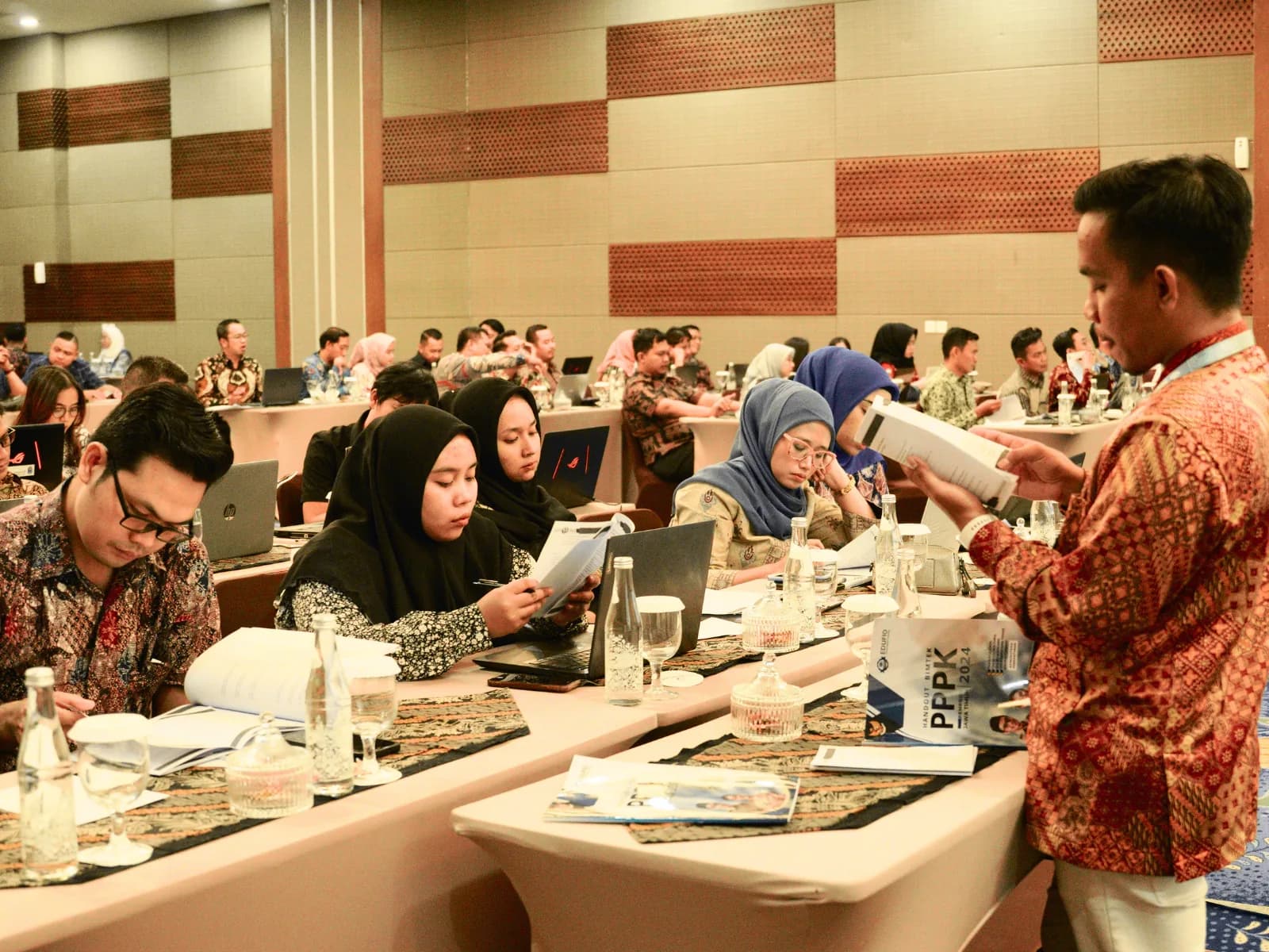 Dokumentasi sesi pelatihan korporat Neksus bersama DPRD Provinsi Jawa Timur