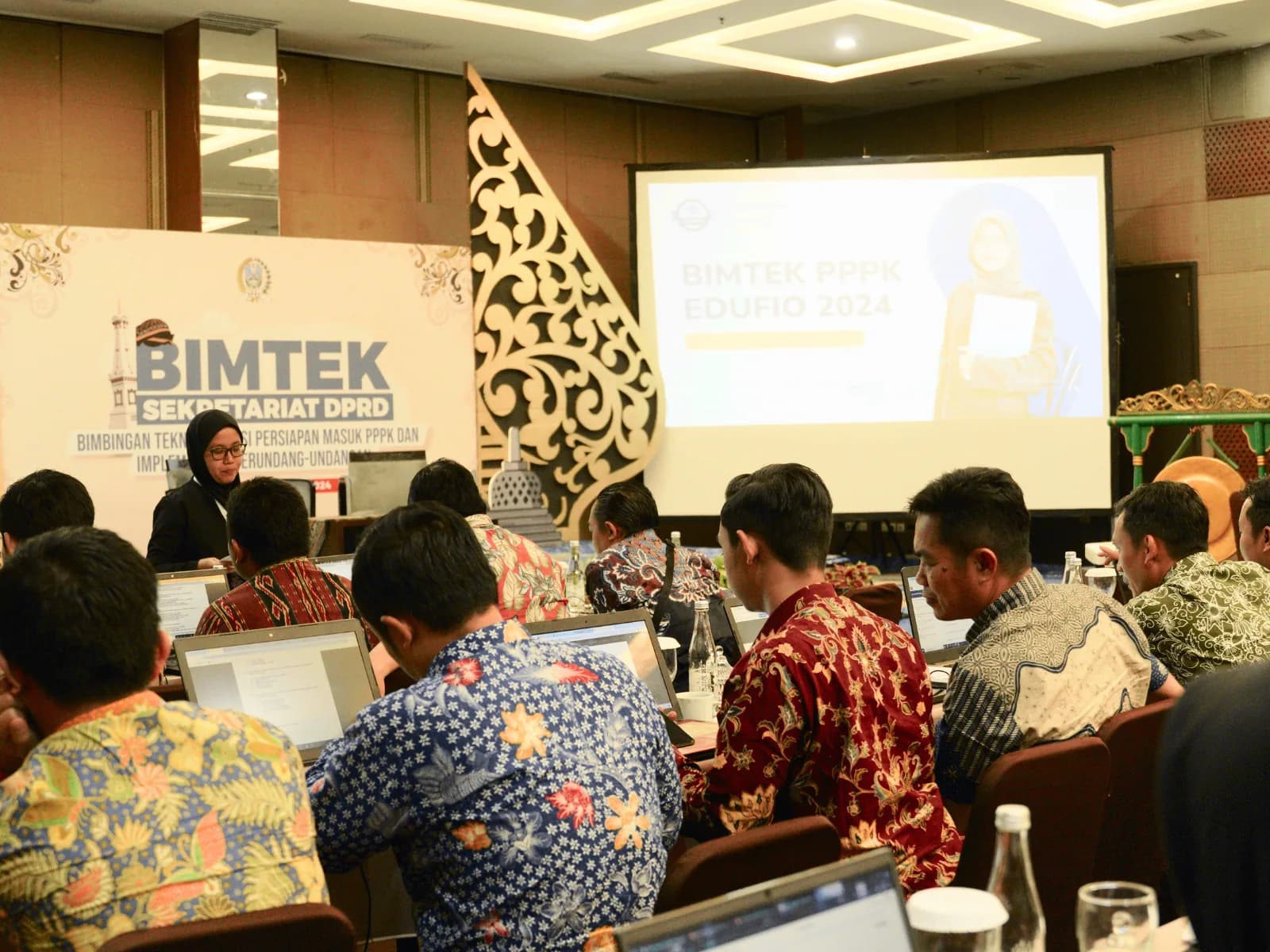 Dokumentasi sesi pelatihan korporat Neksus bersama DPRD Provinsi Jawa Timur