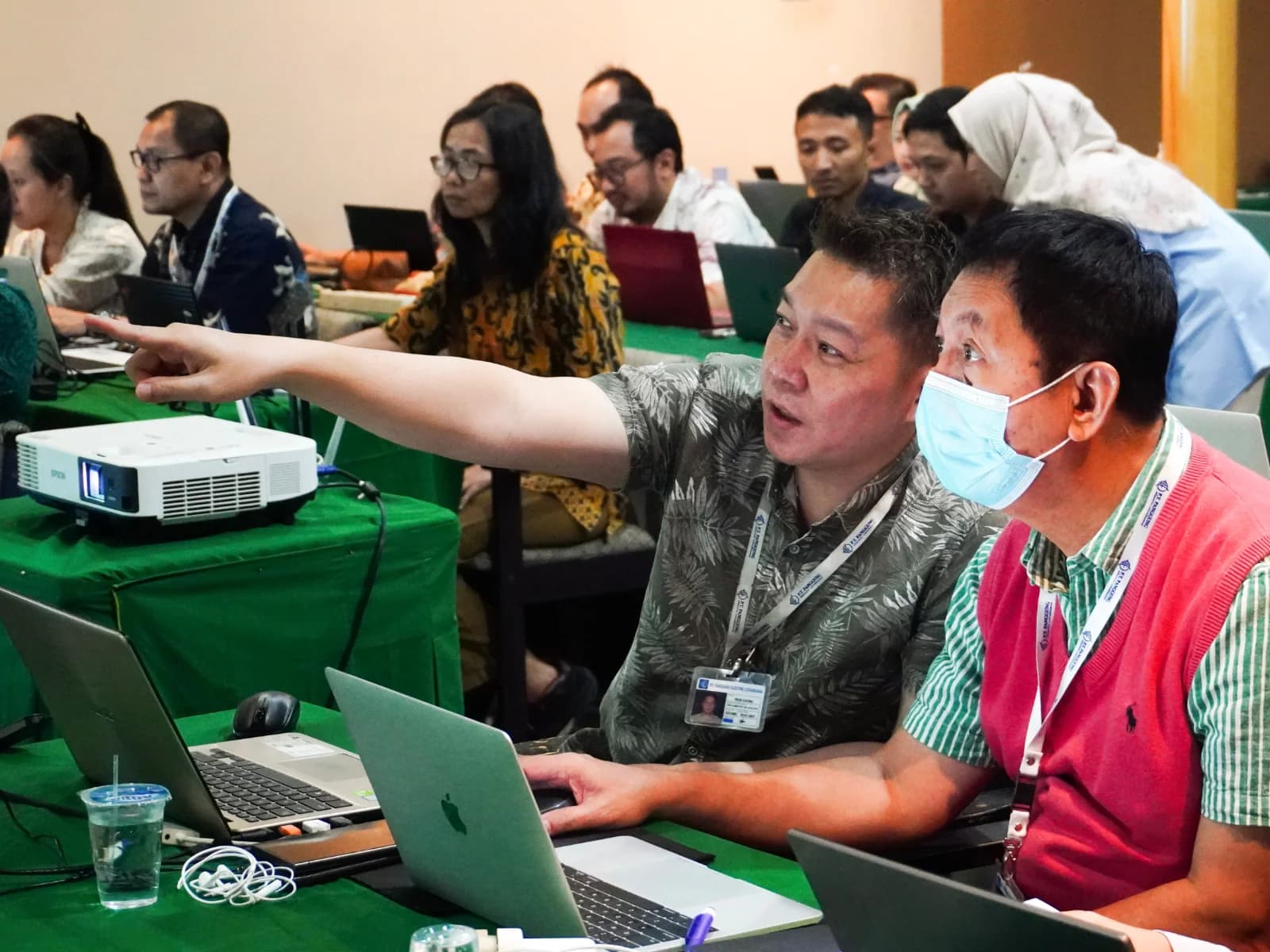 Dokumentasi sesi pelatihan korporat Neksus bersama PT Panggung Electric Citrabuana Sidoarjo