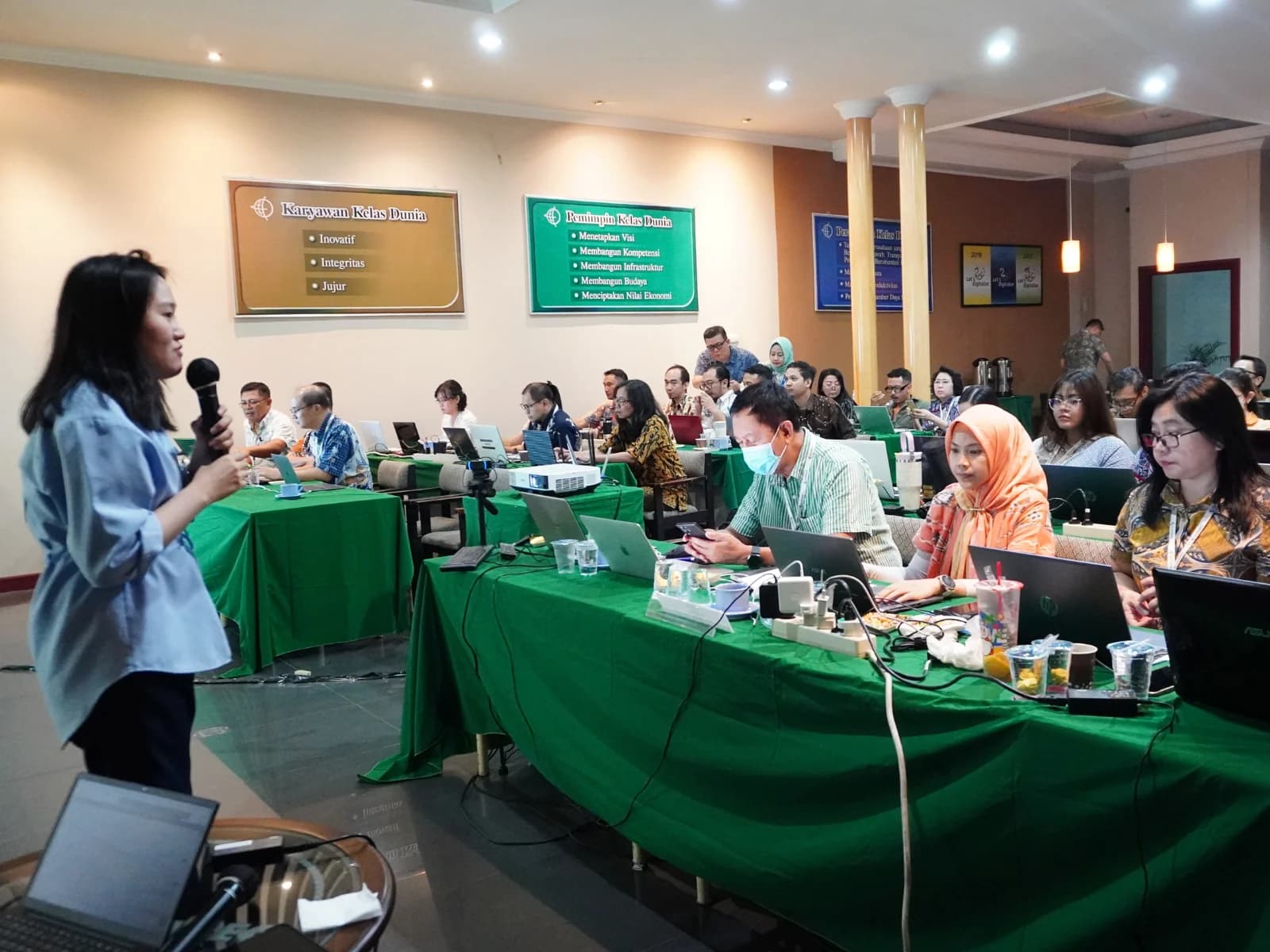 Dokumentasi sesi pelatihan korporat Neksus bersama PT Panggung Electric Citrabuana Sidoarjo