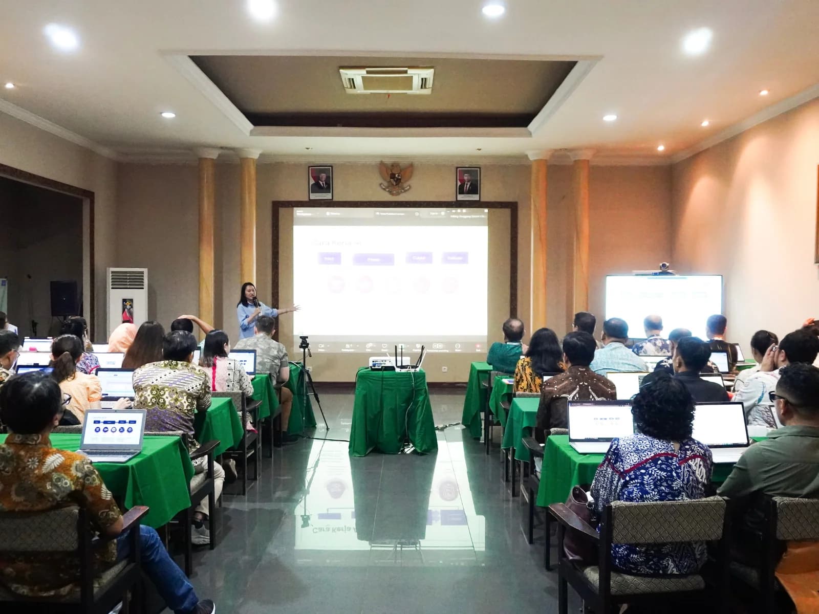 Dokumentasi sesi pelatihan korporat Neksus bersama PT Panggung Electric Citrabuana Sidoarjo